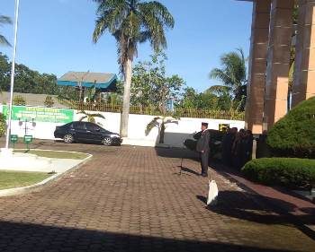Apel pagi 1